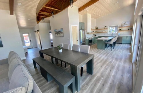 Wasagaming House | Discover 3 Mooswa Drive E: Family-Friendly Retreat