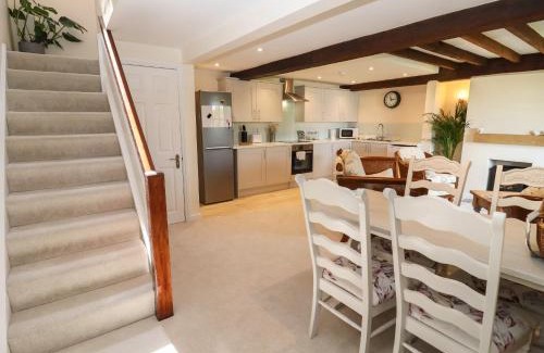 Pershore House | Pet-Friendly Retreat at 3 Mount Pleasant - Rated 9.3/10