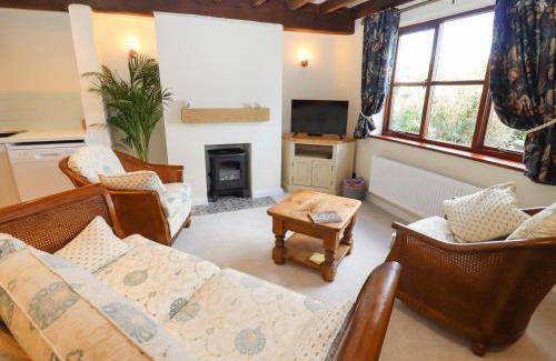 Pershore House | Pet-Friendly Retreat at 3 Mount Pleasant - Rated 9.3/10