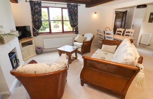 Pershore House | Pet-Friendly Retreat at 3 Mount Pleasant - Rated 9.3/10