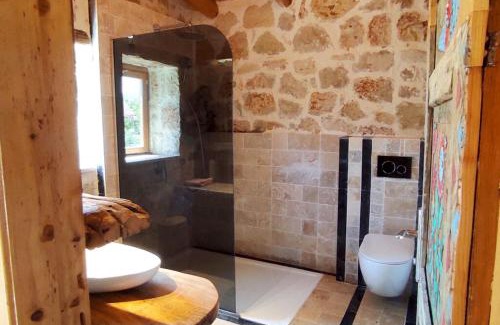 Kas House | Discover 3 Oda Kaş: Pet-Friendly Retreat with Hot Tub