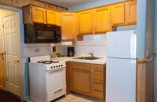 South Lake Tahoe Hotel | 3 Peaks Resort & Beach Club: Pet-Friendly Oceanfront Escape