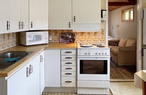 Orust O House | Cozy Holiday Home for 3 in HENÅN with Kitchen and Breakfast