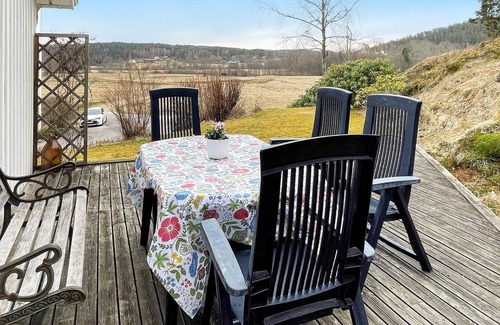 Orust O House | Cozy Holiday Home for 3 in HENÅN with Kitchen and Breakfast