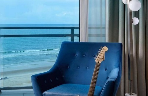 East Daytona Hotel | Pet-Friendly Beachfront Units with Pool Steps from Daytona