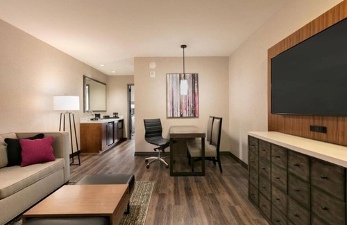 Berkeley Heights Hotel | Pet-Friendly Retreat with Indoor Pool & Delicious Breakfast
