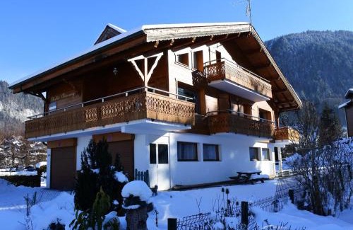 Morzine Apartment | Cozy 3-Piece Retreat in Morzine with Balcony & Jacuzzi