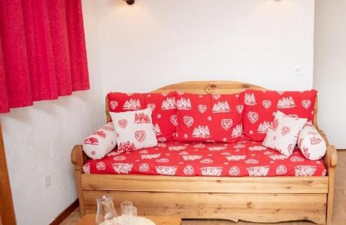 Puy-Saint-Vincent Apartment | Pet-Friendly 3-Room Apartment with Balcony & Scenic Views