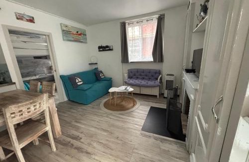 Arcachon Apartment | Beautiful 3-Piece Retreat with Terrace Near Beach & City