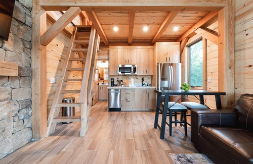 Laura House | Experience Ocean Views at Pinecone Haven Hotel