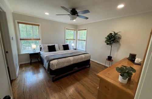 Bryan Other | Cozy Ranch House for Game Days and Weddings with Hot Tub