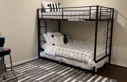 Bryan Other | Cozy Ranch House for Game Days and Weddings with Hot Tub
