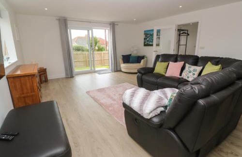 Praa Sands House | Discover 3 Praa Cove: Pet & Child-Friendly Retreat