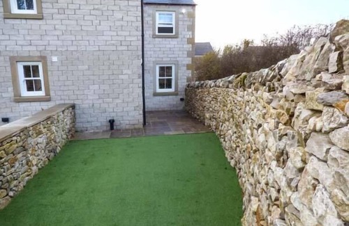 Blackwell in the Peak Cottage | 3 Primitive Croft: Guest Rated 10/10 with Spa & Hot Tub