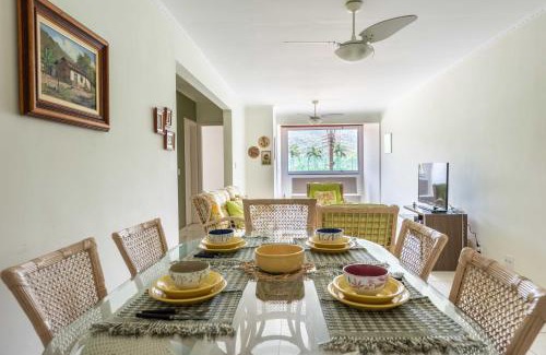 Jardim Centenario Apartment | Cozy 3-Bedroom Retreat in Enseada with Wi-Fi & Chromecast
