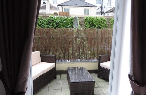 Eastbourne City Centre Apartment | Oceanfront 3 Queens Gardens Sea View Apartment Awaits You