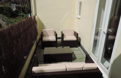 Eastbourne City Centre Apartment | Oceanfront 3 Queens Gardens Sea View Apartment Awaits You
