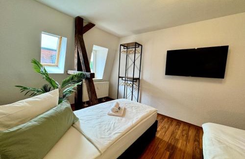 Zeitz Apartment | Modern 6P Apartment in the Heart of RebelRents