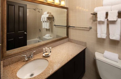 West Bellevue Hotel | Relaxing Units with Complimentary Breakfast & Pet-Friendly Stay!