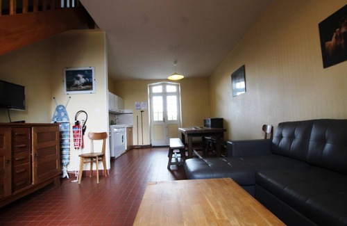 Periers Cottage | 3 rentals with private garden, pets allowed
