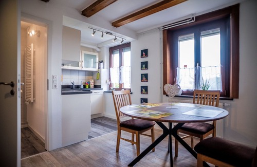 Villingen-Schwenningen Apartment | Top-Rated 3-Room Apartment with Kitchen & Breakfast Included