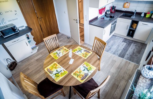 Villingen-Schwenningen Apartment | Top-Rated 3-Room Apartment with Kitchen & Breakfast Included