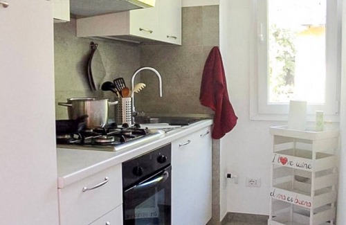 Brezzo di Bedero Apartment | Beachfront 3-Room Apartment with Kitchen and Balcony