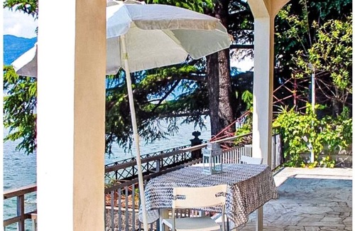 Brezzo di Bedero Apartment | Beachfront 3-Room Apartment with Kitchen and Balcony