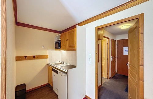 Les Bruyeres Apartment | 3-room apartment, 40m², south balcony, ski-in/out, 6 pers. Unforgettable alpine comfort