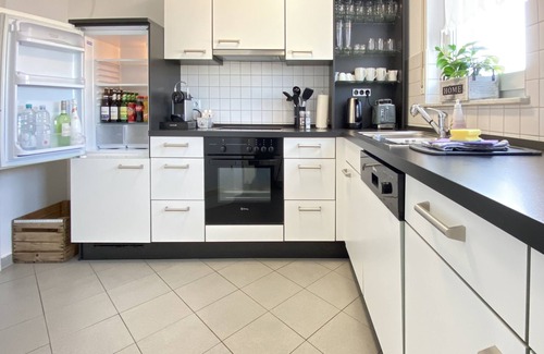 Gaertringen Apartment | Spacious 3-Room Apartment with Roof Terrace & Garage