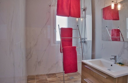 Moulin a Vent Apartment | Cozy 3-Room Apartment in Perpignan with Breakfast Included