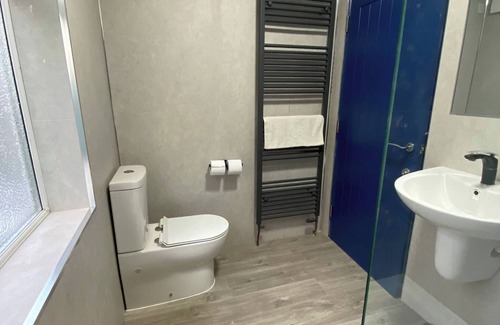 King's Lynn Apartment | Family-Friendly 3 Room Apartment with Kitchen & Breakfast