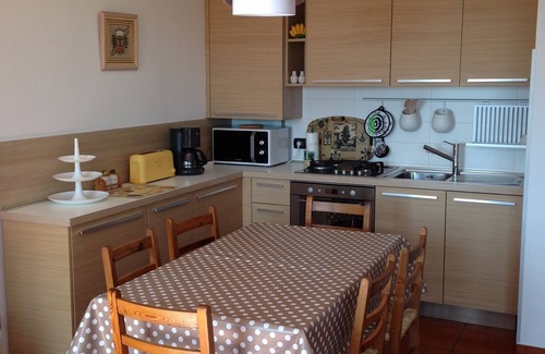 Agra Apartment | Scenic 3-Room Apartment with Pool & Lake View