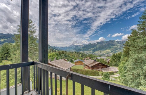 Le Planellet Apartment | Cozy Megève Apartment with 2 Bedrooms and Spa Access