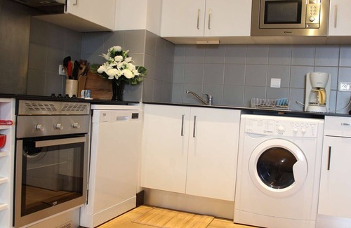 Rochefort Apartment | Family-Friendly Apartment Rochefort with Spa & Kitchen Access