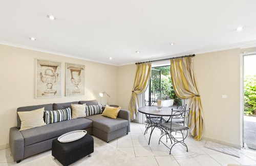 Biot Apartment | Outstanding T3 Retreat with Private Pool and Garden