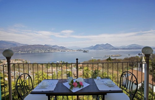 Carciano Apartment | 3-room apartment with small balcony in an Art Nouveau villa with communal pool