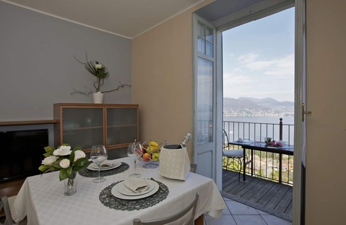 Carciano Apartment | 3-room apartment with small balcony in an Art Nouveau villa with communal pool