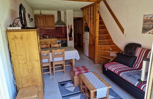 Saint-Chaffrey Apartment | Comfortable 2-Bedroom Apartment in Saint-Chaffrey for Families