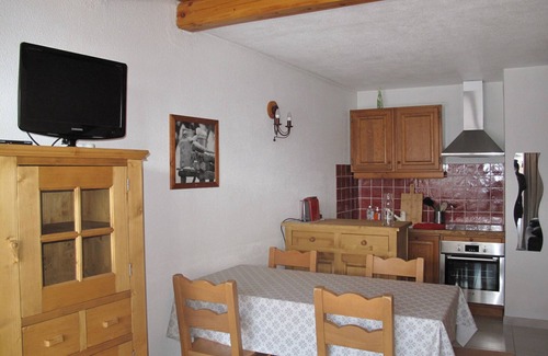 Saint-Chaffrey Apartment | Comfortable 2-Bedroom Apartment in Saint-Chaffrey for Families
