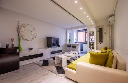 Chiajna Apartment | Relaxing 4-Star Residence with Ocean View & Private Pool
