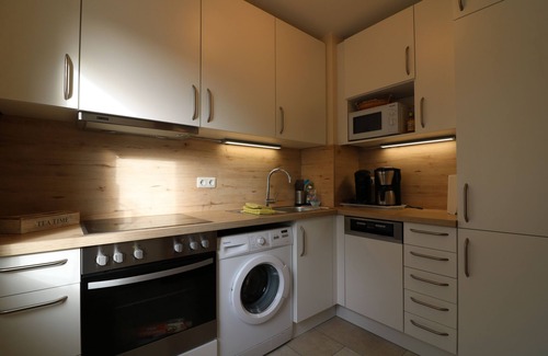 Iserbrook Apartment | Spacious 3-Room Apartment Near Hamburg for Up to 6 Guests