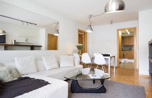 Sant Gervasi Apartment | Guest Rated 9.8: Cozy Rooms with Terrace in Sant Gervasi