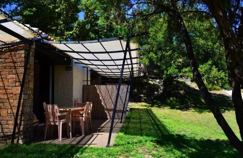 Murs Apartment | Discover VVF Luberon Provence: Pool, Spa & Family Friendly