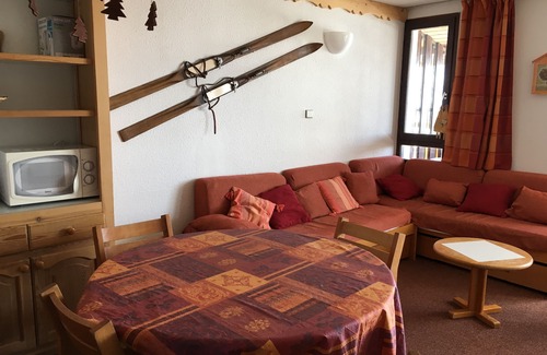 Bergers Apartment | Tranquil Terrace View Room with High-Speed WiFi & Kitchen