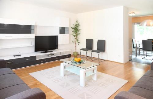 Meidling Apartment | 3 rooms Sunny Apartments-Schoenbrunn, 100m2 with balcony