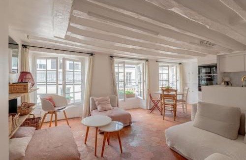 Quartier du Mail Apartment | 3 rooms, view on Paris roofs chic & cosy - 70 m2