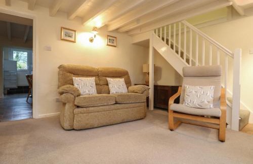 Lansallos House | Experience Comfort at 3 Rose Cottages - Guest Rated 9.7