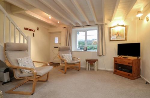 Lansallos House | Experience Comfort at 3 Rose Cottages - Guest Rated 9.7
