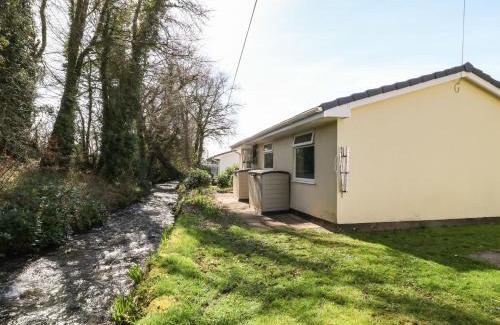 Liskeard House | Discover 3 Rosecraddoc Lodge: Family-Friendly Retreat